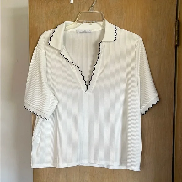 White Scalloped Trim Women's Top - Picture 1 of 4